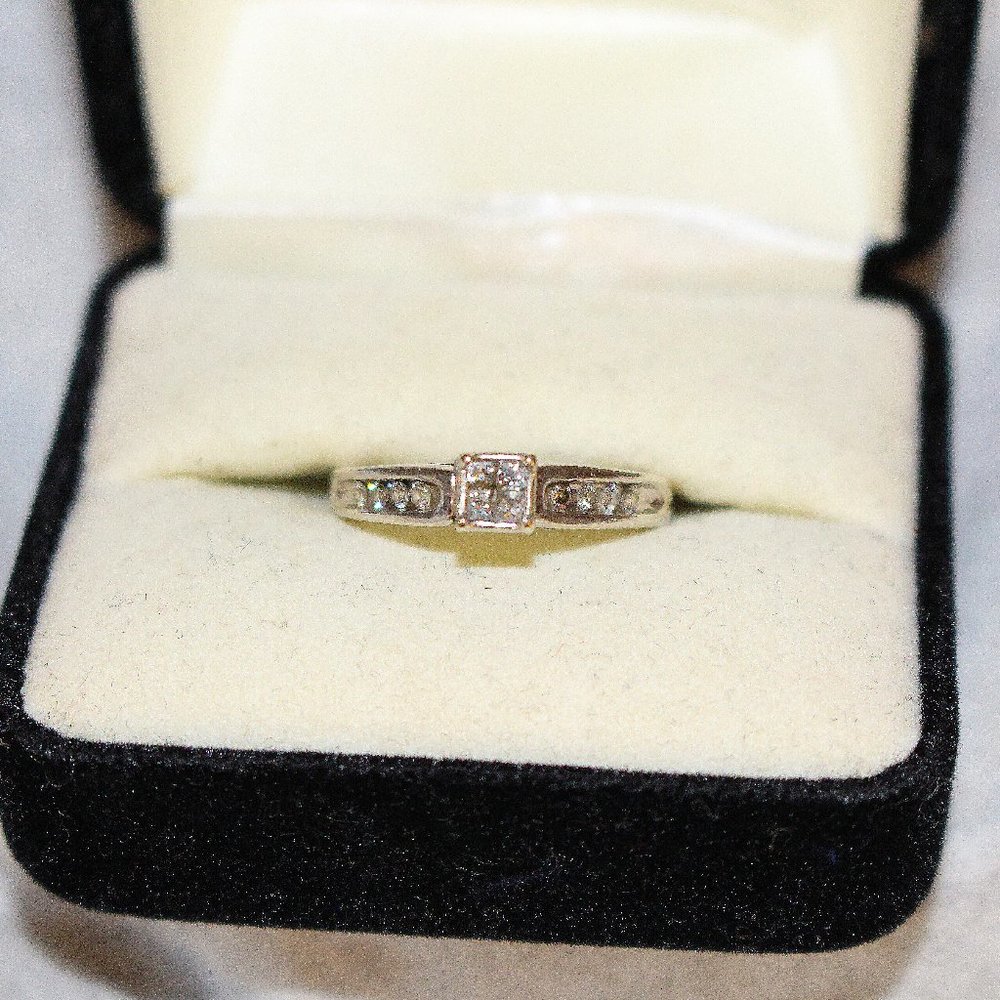 GORGEOUS .40 ctw Diamond Engagement Ring in 14K White Gold